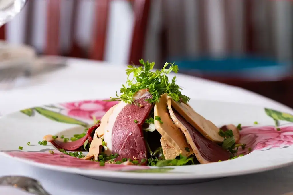 De la Tour_Paris_slider_image_2