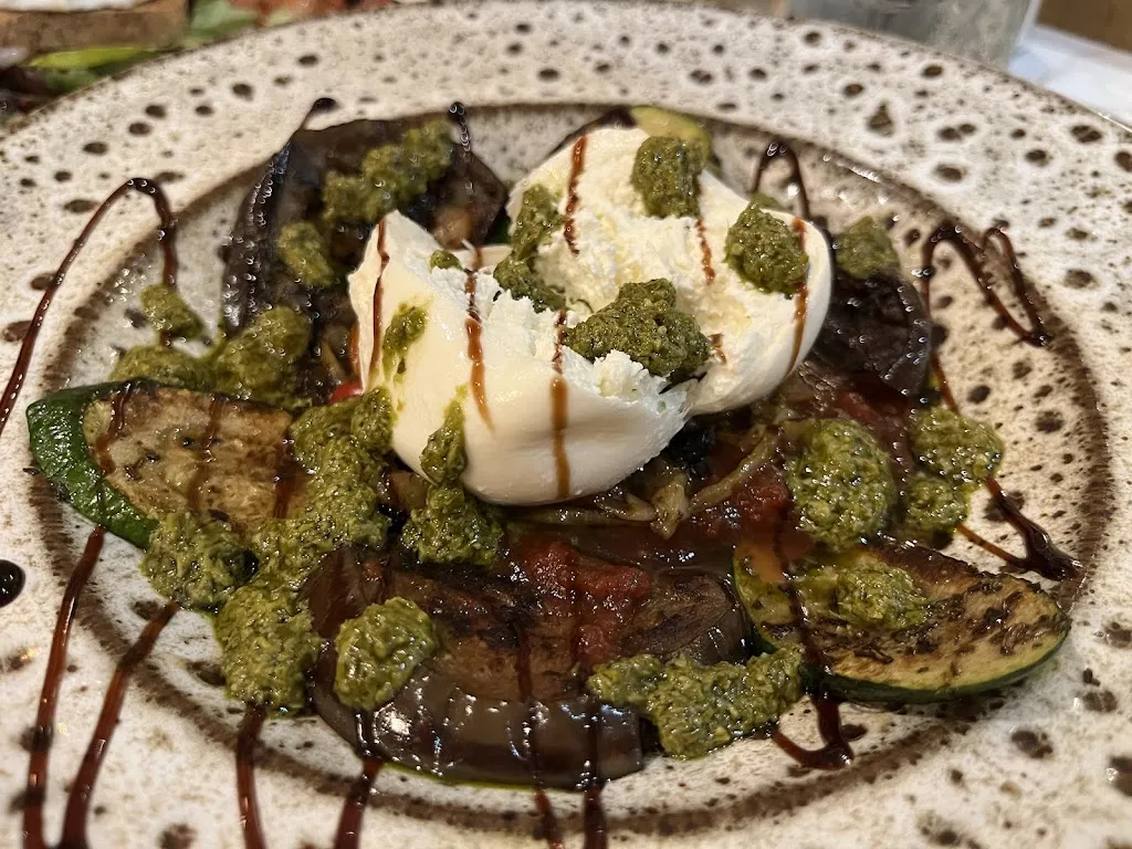 Arzoo Ahmed_Le P'tit Piano_Paris_review