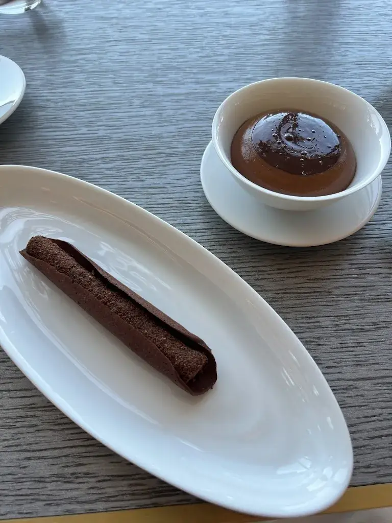 Isabel McGraw_Jules Verne_Paris_review