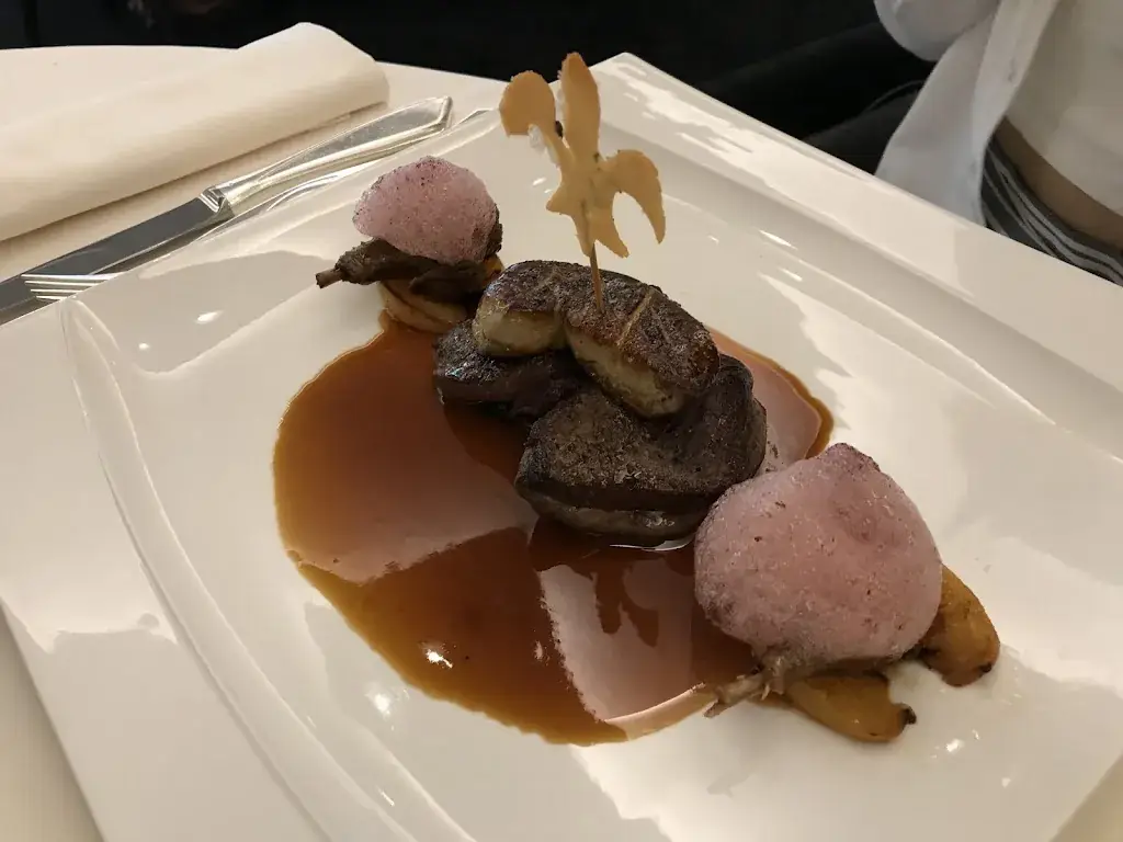 Invest In Greece_A La Table des Lys_Saint-Étienne_reseña