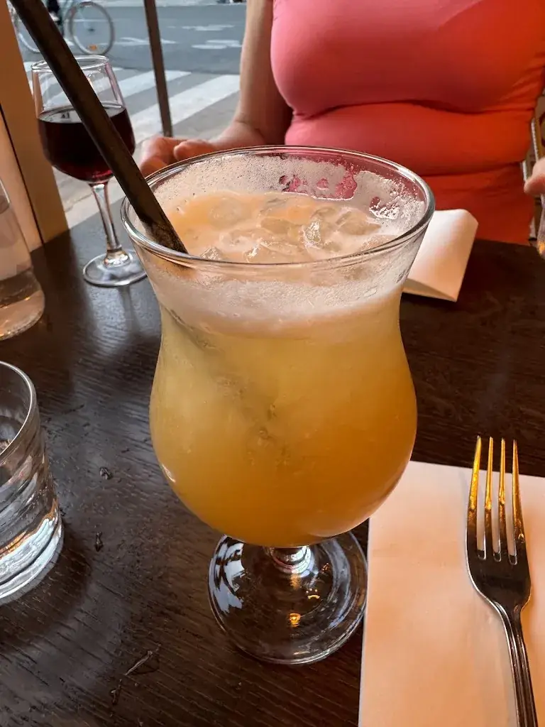 Anna Eliseeva_Le Rempart Bastille_Paris_review