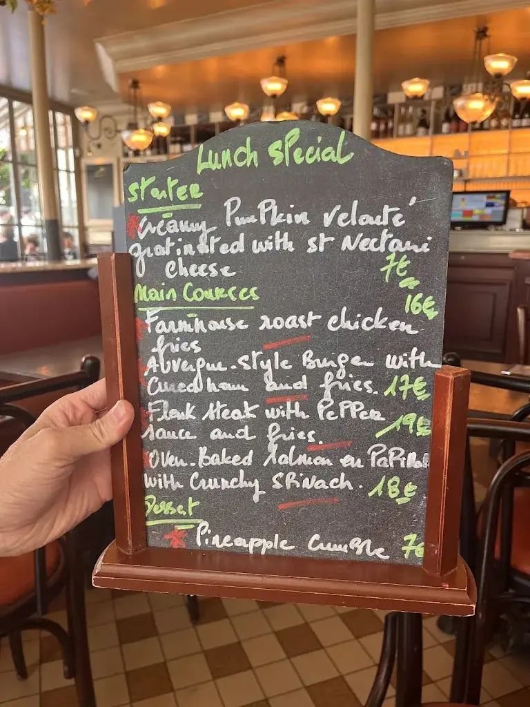 張容華_Le Rempart Bastille_Paris_review