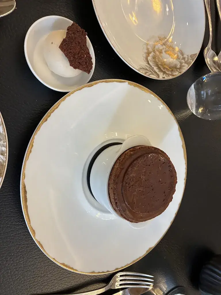 Alice Feng_La Galerie_Paris_review