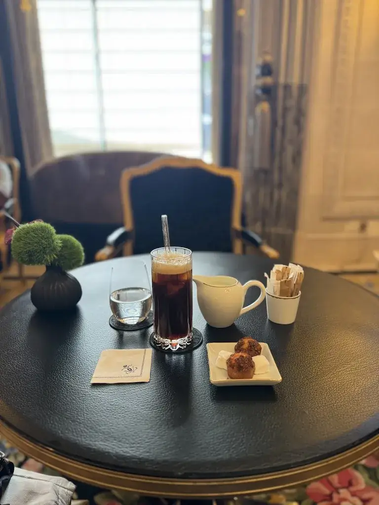 Michal Shany_La Galerie_Paris_review