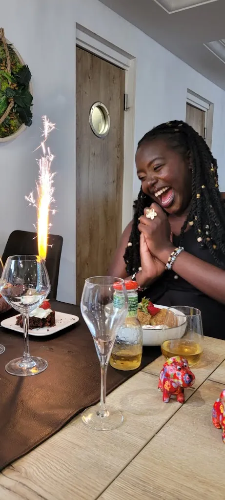 Mical Njiri_L'hémisphère_Sangatte_review