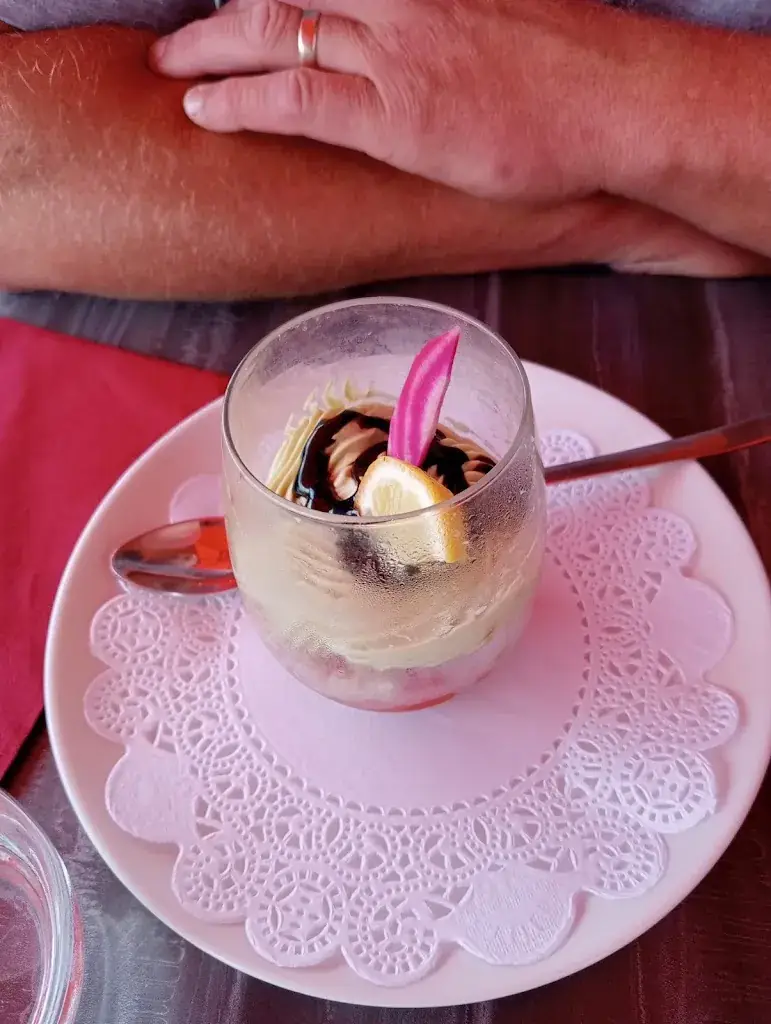 Lorraine Jenner-Hatch_L'embarcadère_Saint-Valery-sur-Somme_review