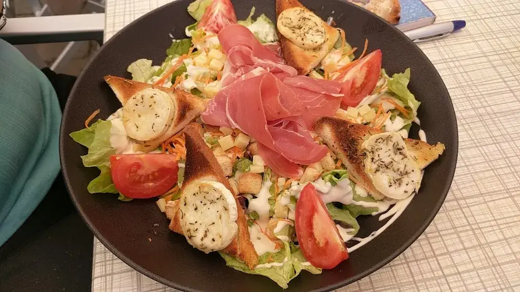 Richard Thomas Kisogloo_La Terrasse_Saint-Valery-sur-Somme_review