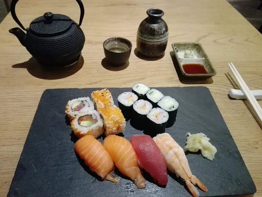 Douwe van Willigen_Restaurant Toriko Japanese Bar, Grill & Sushi_Saint-Sulpice_review