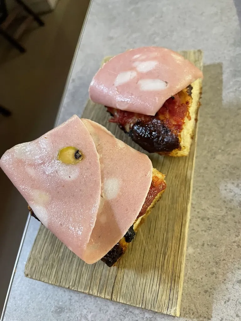 George F_La Poesia_Lausanne_review