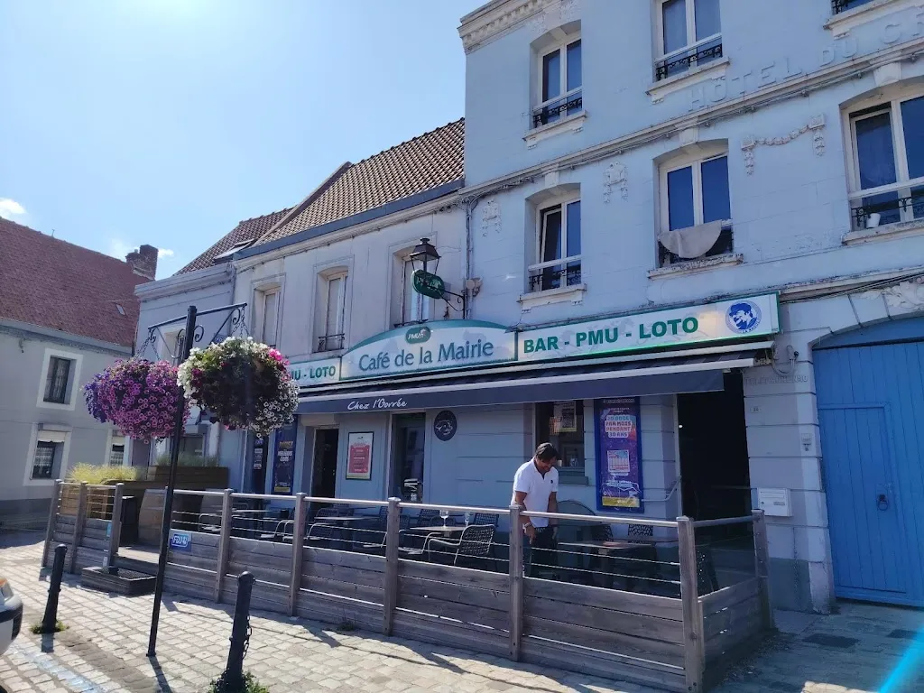 Elle Rogers_CAFÉ DE LA MAIRIE 