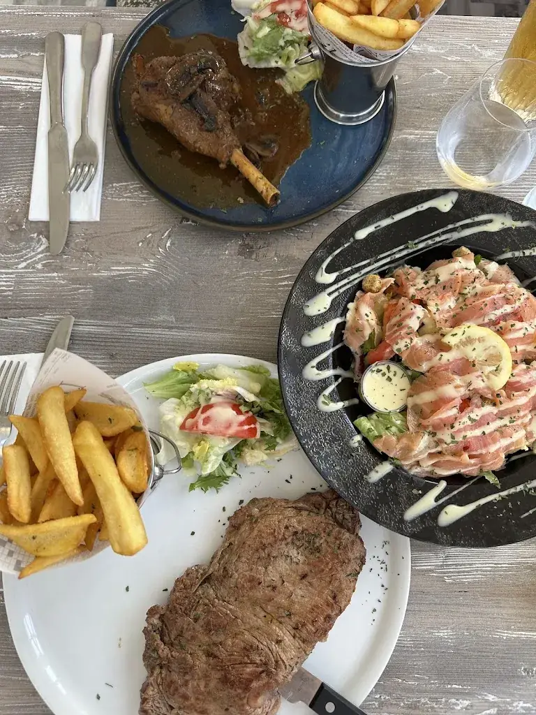 z S _L’instant_Solre-le-Château_review