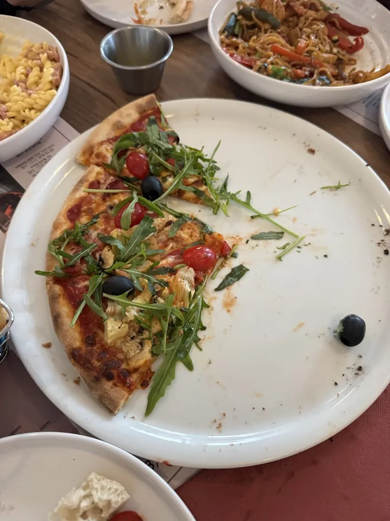 Phùng Thị Thanh Nga_Le Raphaëllo_Songeons_review