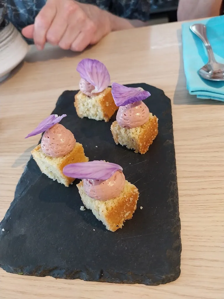 Geraldine Dalbepierre_Le p'tit roseau_Issoire_review