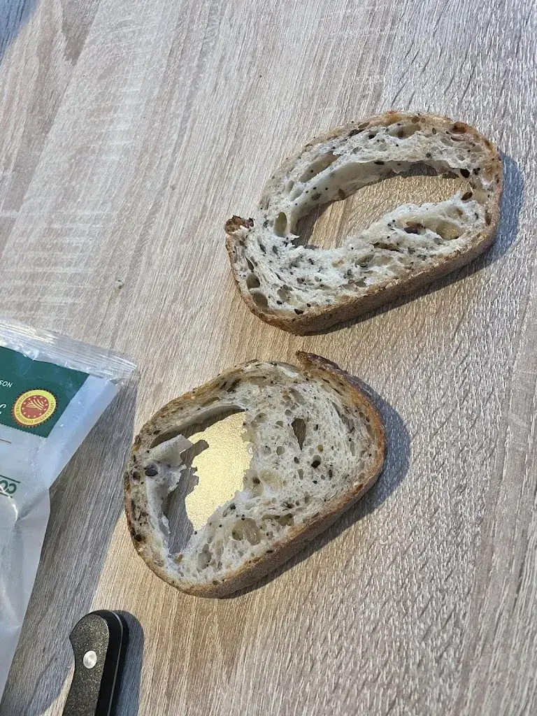 Clara Lu_Au Fournil de Julien_Souchez_review