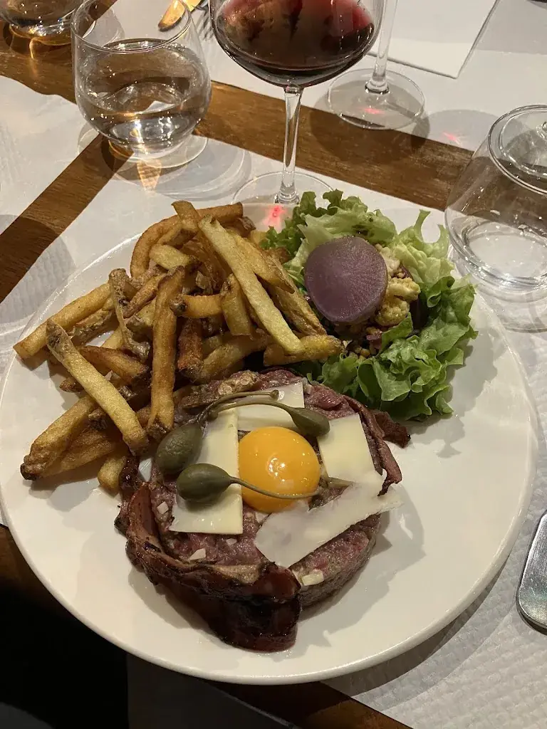 Aron Hegedus_La marmotte qui fume_Tarentaise_review