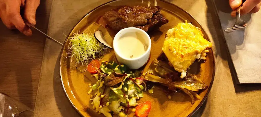 Dineshni Naidoo_La Belle Histoire_Toufflers_recensione