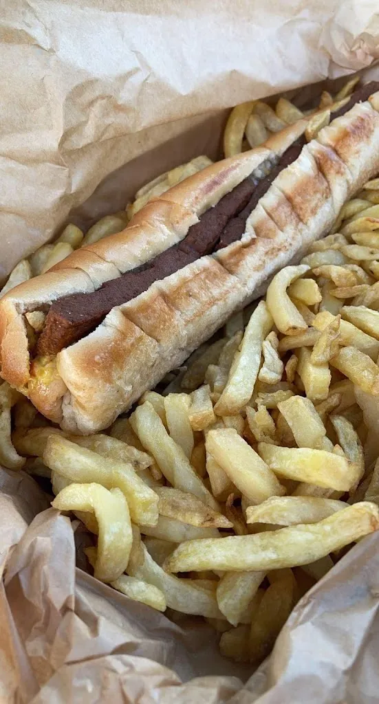 LA Friterie Poussin restaurant in Thun-Saint-Amand