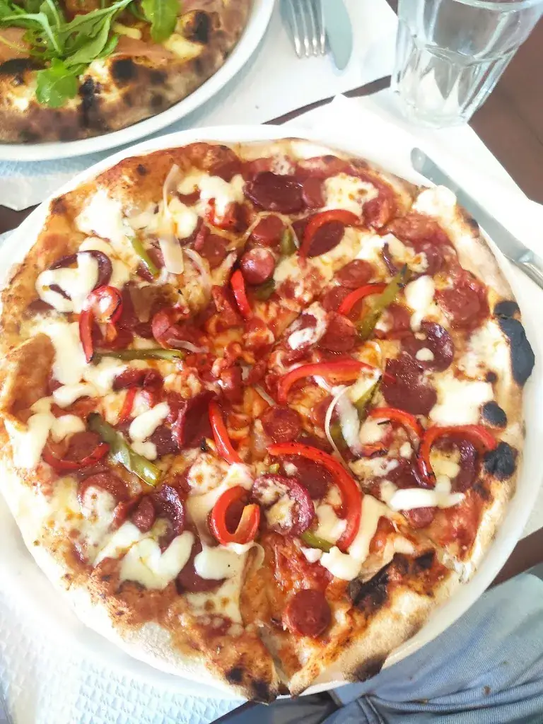 Au four à pizzas_Troissereux_slider_image_2