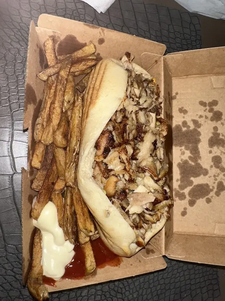 Soso Mamaa_Troissereux_slider_image_3