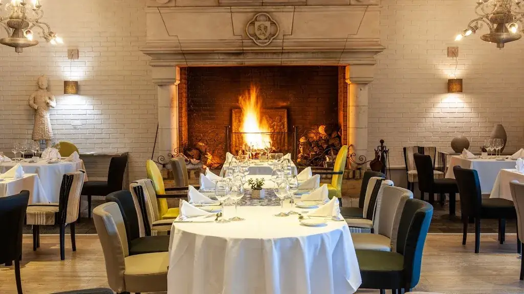 Restaurant by LENSOTEL restaurant in Vendin-le-Vieil