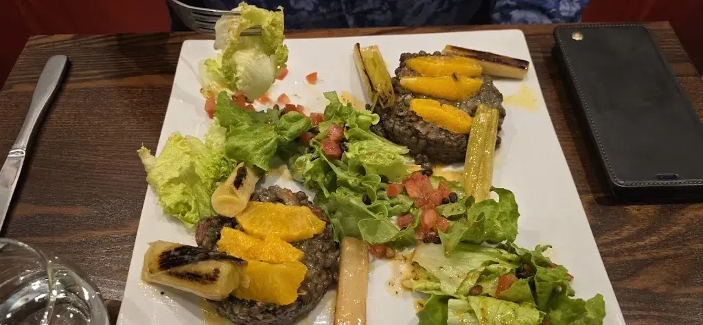 Oren Chikli_Chez Nous_Senlis_review