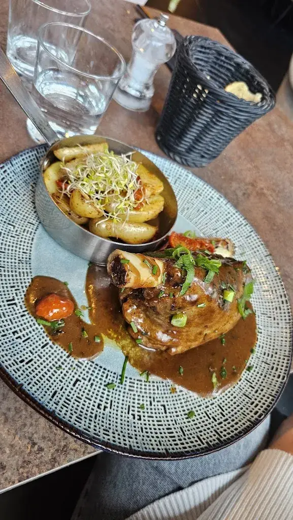 Mouns Id_Le Bellagio_Senlis_review