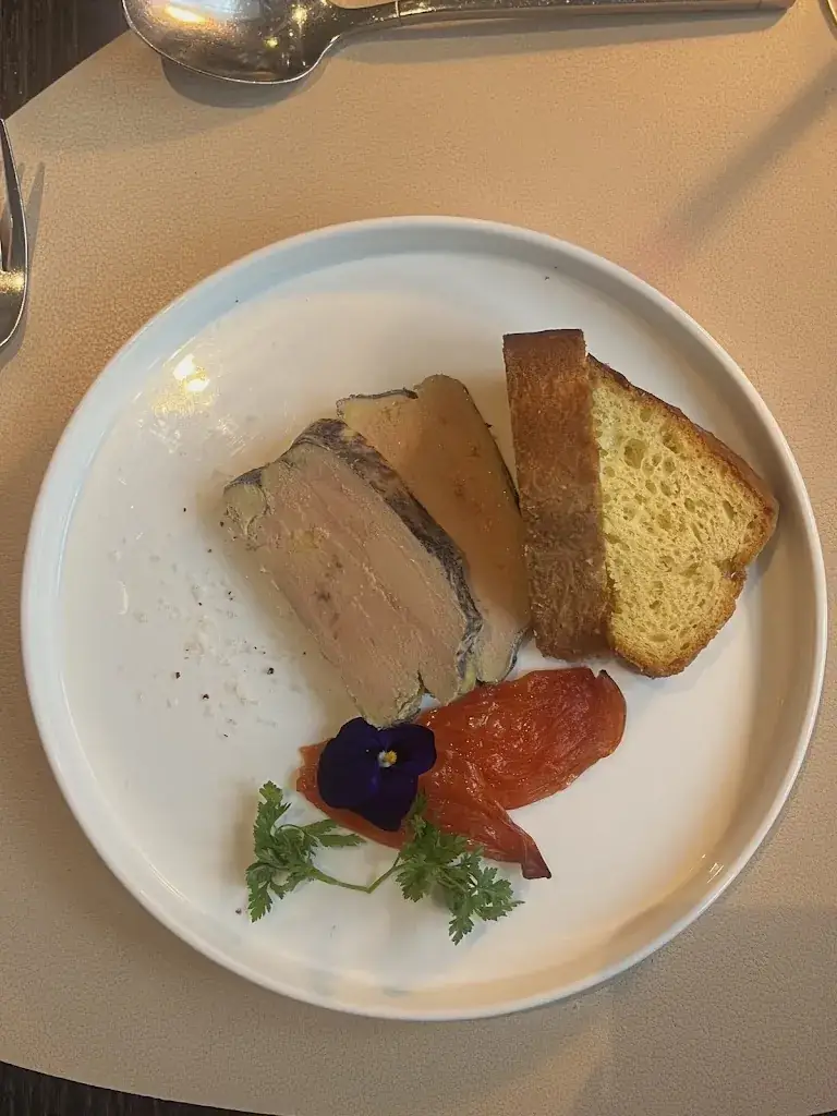 Mary _W_La Porte Bellon_Senlis_review