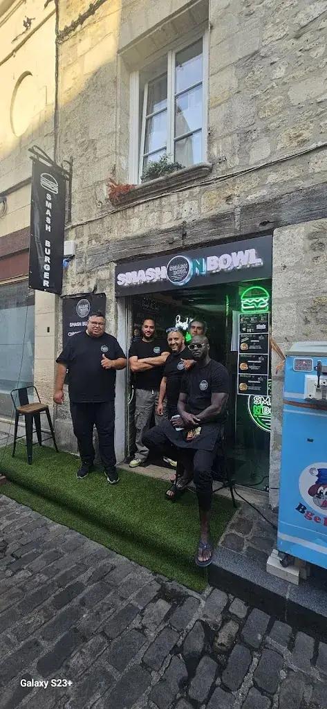 SMASH N' BOWL Senlis_Senlis_slider_image_1