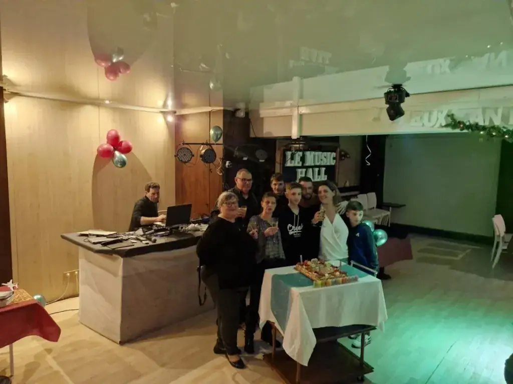 Annick Divo_LE MUSIC HALL_Senlis_recensione