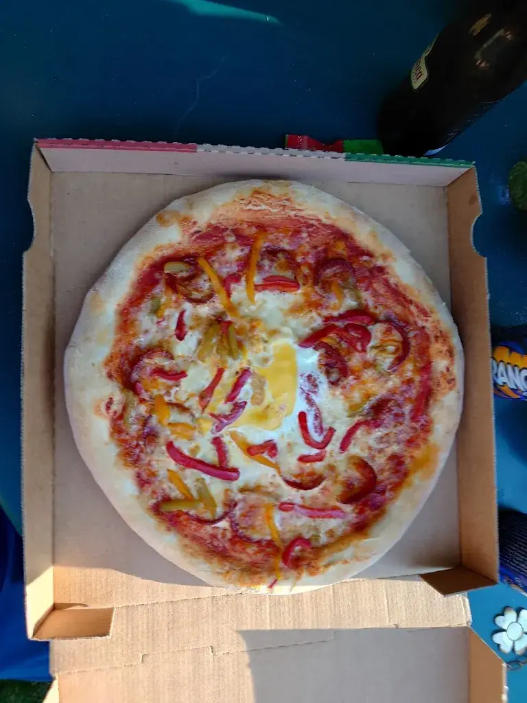 Stuart Moffat_Red pizza_Villers-Bretonneux_review