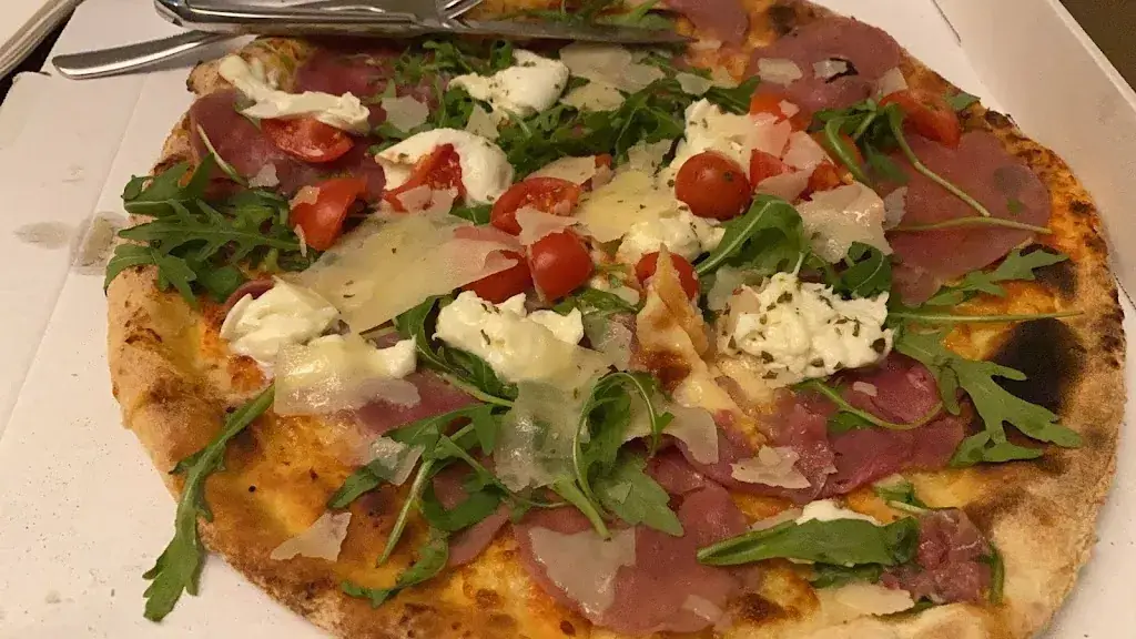 Eugenio Brusa_Hallo pizza chez Beny_Bulle_review