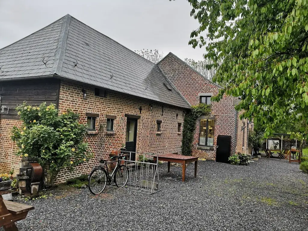 Przemyslaw Welz_L'Ermite_Saint-Algis_review