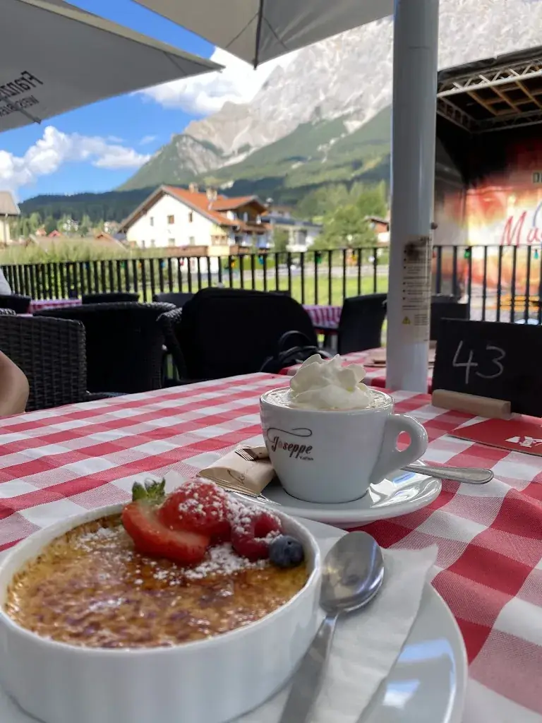 Ri I_Restaurant Wall_Austria_review