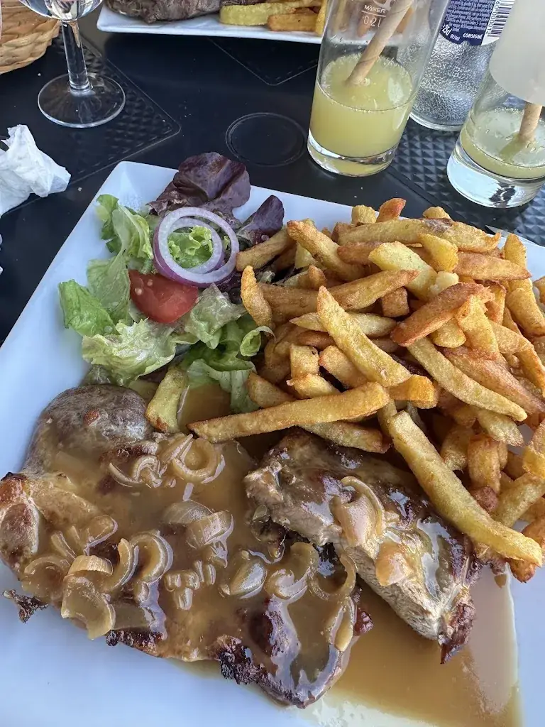 Rosie Hoggmascall_LE P'TIT ZINC_Villers-Bocage_review