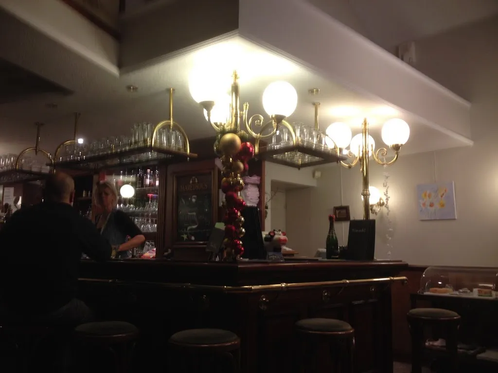 Kooty Landon_Aux Menus Plaisirs_Villers-Cotterêts_review