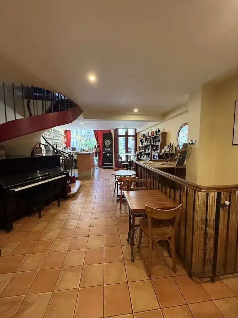 Aticha Gabulon_Le kiosque de Bacchus_Villers-Cotterêts_review