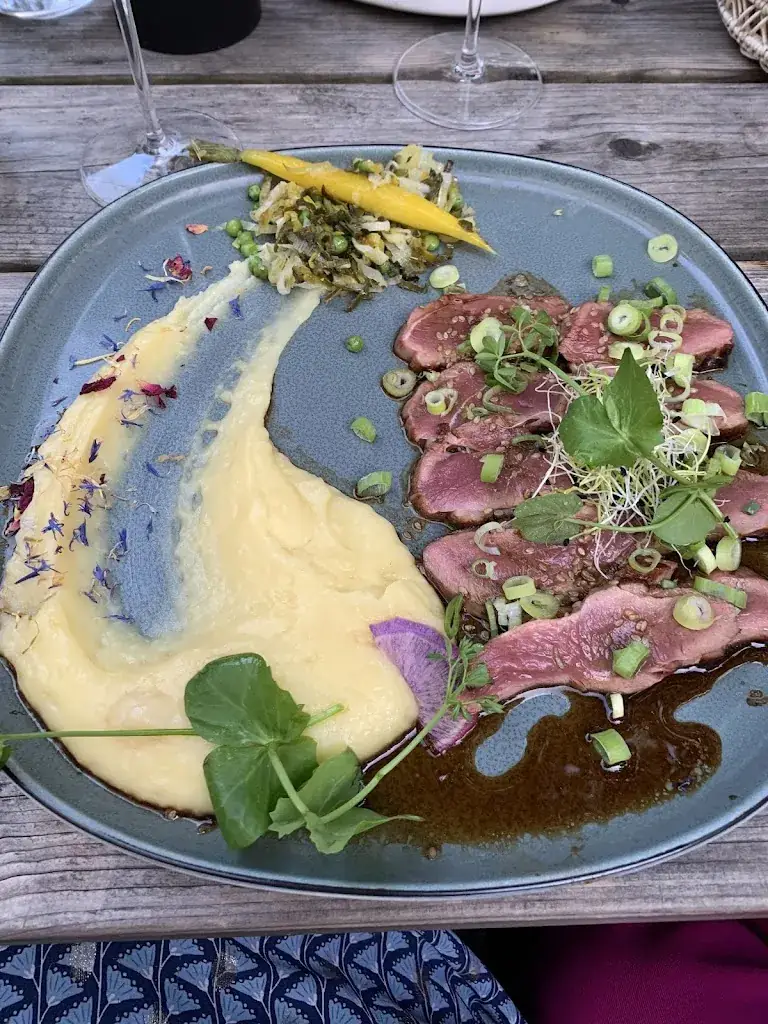 julia Fabrello_Le kiosque de Bacchus_Villers-Cotterêts_review