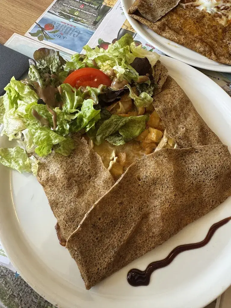 Cennet Camdeviren Celik_LE TRISKELL Villers Cotterets_Villers-Cotterêts_review