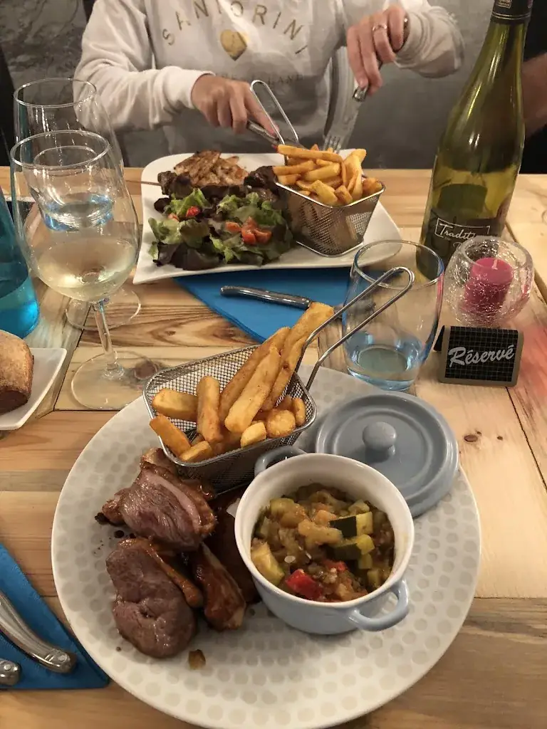 Ash Cross_O Grand Mechant Loup_Dompierre-sur-Besbre_review