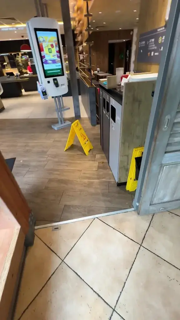 McDonald's_Villers-Cotterêts_slider_image_2