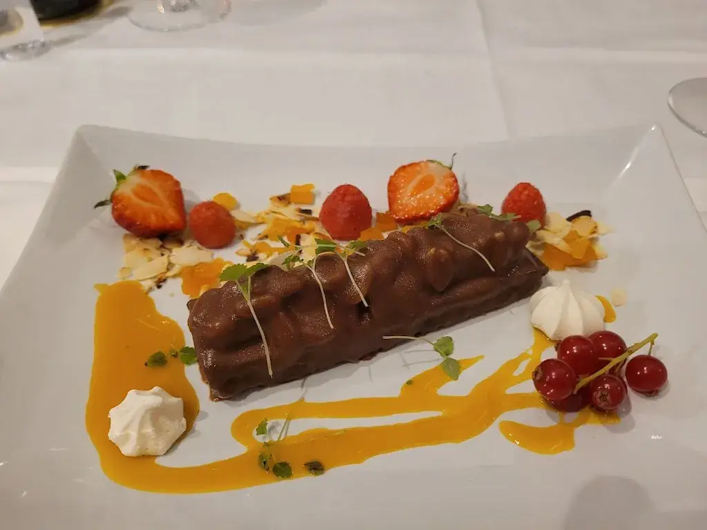 Jay Hill_Petit Corne Biche_Arbonne-la-Forêt_review