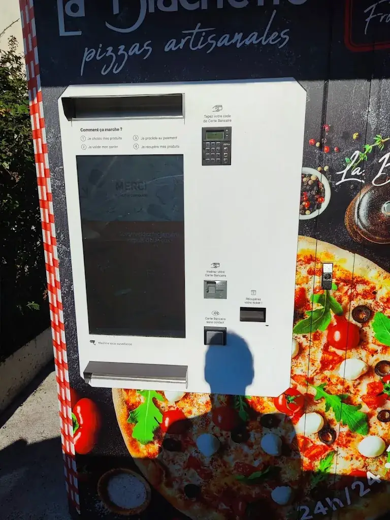 C. de loin_La Biachette - Restaurant et magasin de producteur Montluçon_Désertines_review