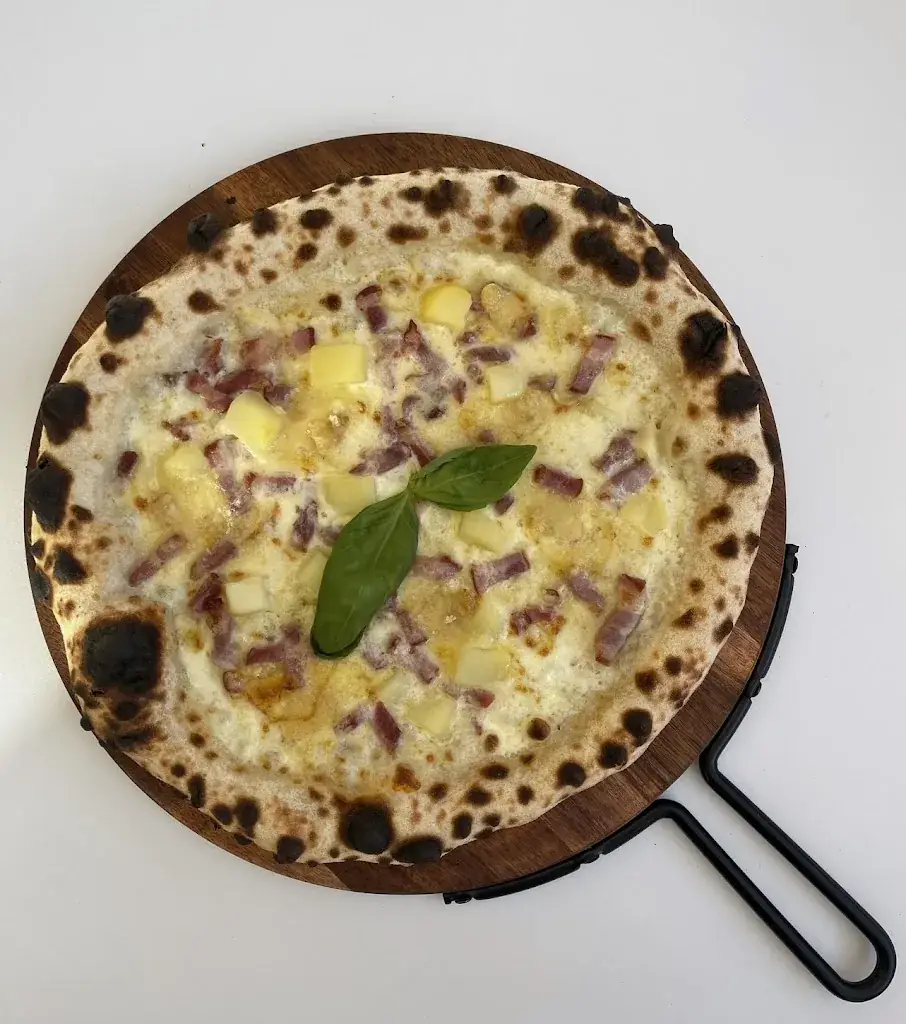 Pizza Chez Francesco restaurant in Arbonne-la-Forêt