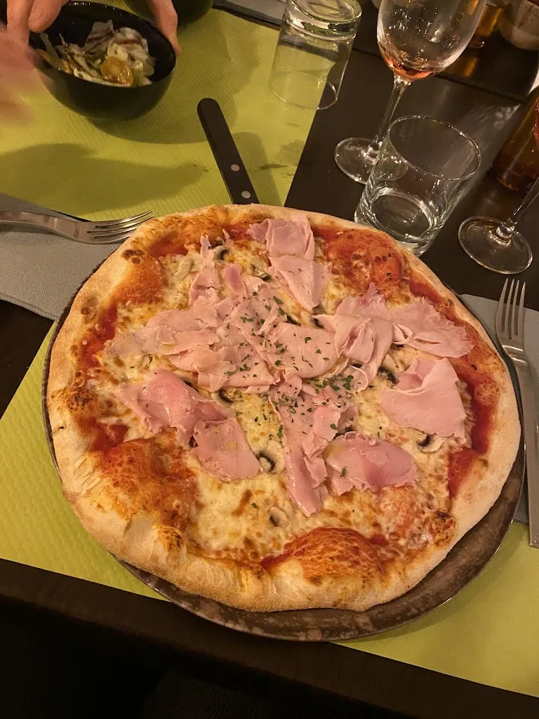 Julie CANI_La Piazza_Andilly_review