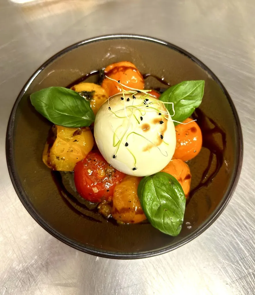 La Piazza_Andilly_slider_image_3