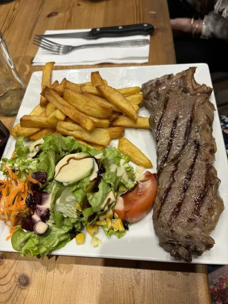 Restaurant LA FLEUR DE LYS_Houssaye-en-Brie_slider_image_3