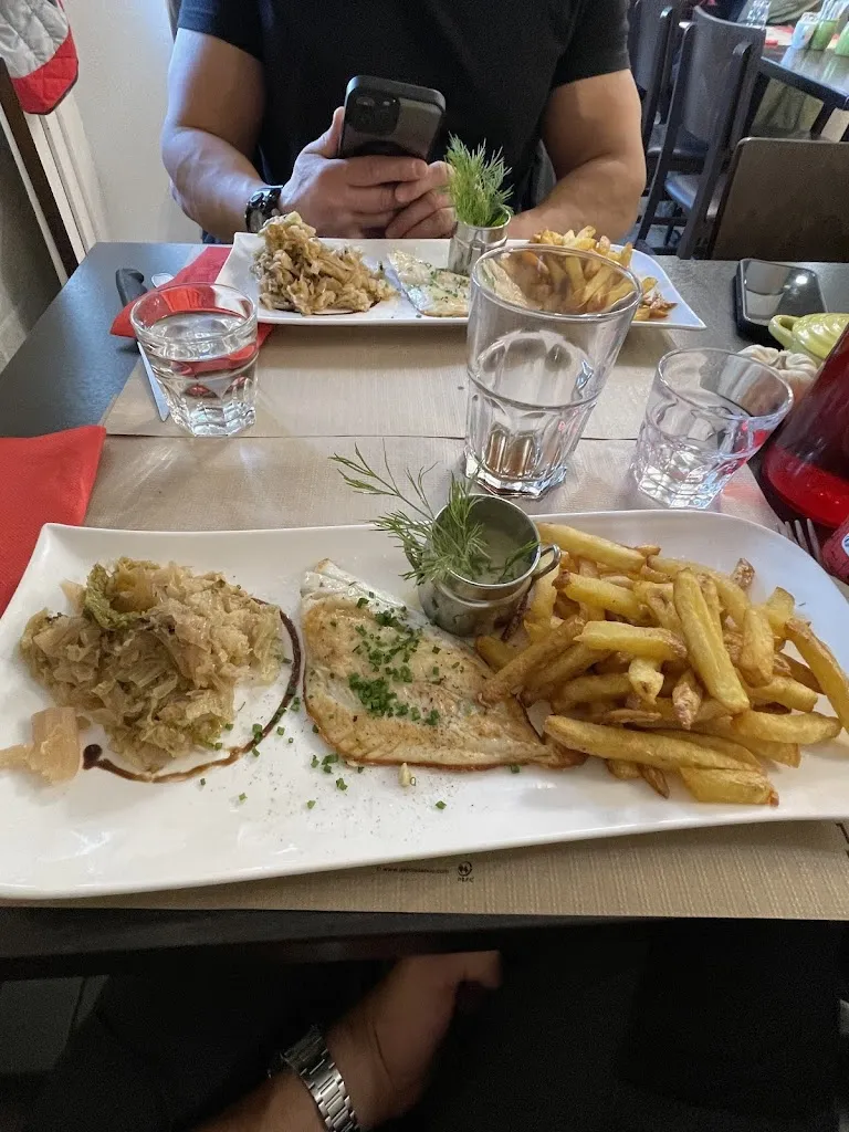 George H_Les Petites Auges_Sagy_review