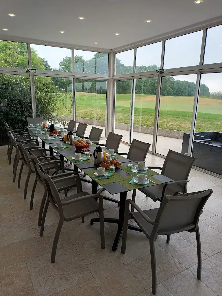 Les Terrasses du Golf restaurant in Ableiges