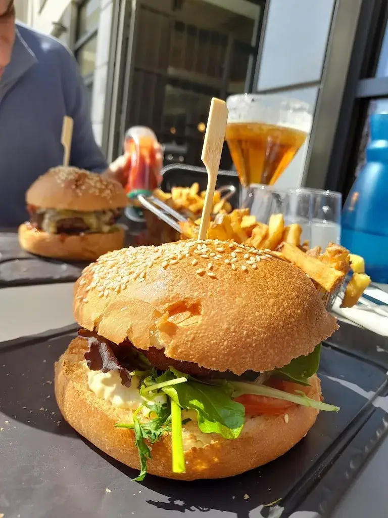 Philipa Worker_L'avant-Première_Cergy_review