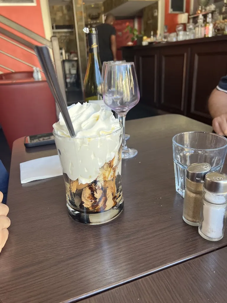 Camille Keïta Domingos_Kington Lounge_Marines_reseña